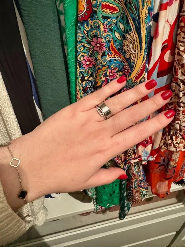 Relieves arthritis pain in hands.